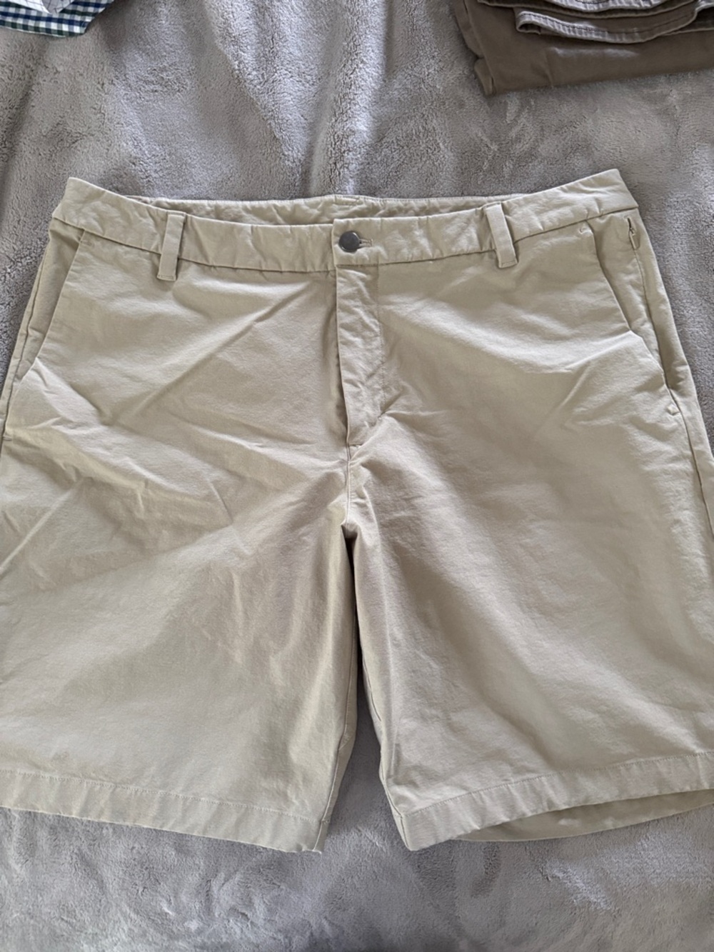 lululemon athletica Men's Flat Front Chino Shorts in Light Khaki